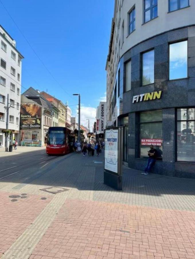 Plaza De Luxe Apartman Pozsony Kültér fotó