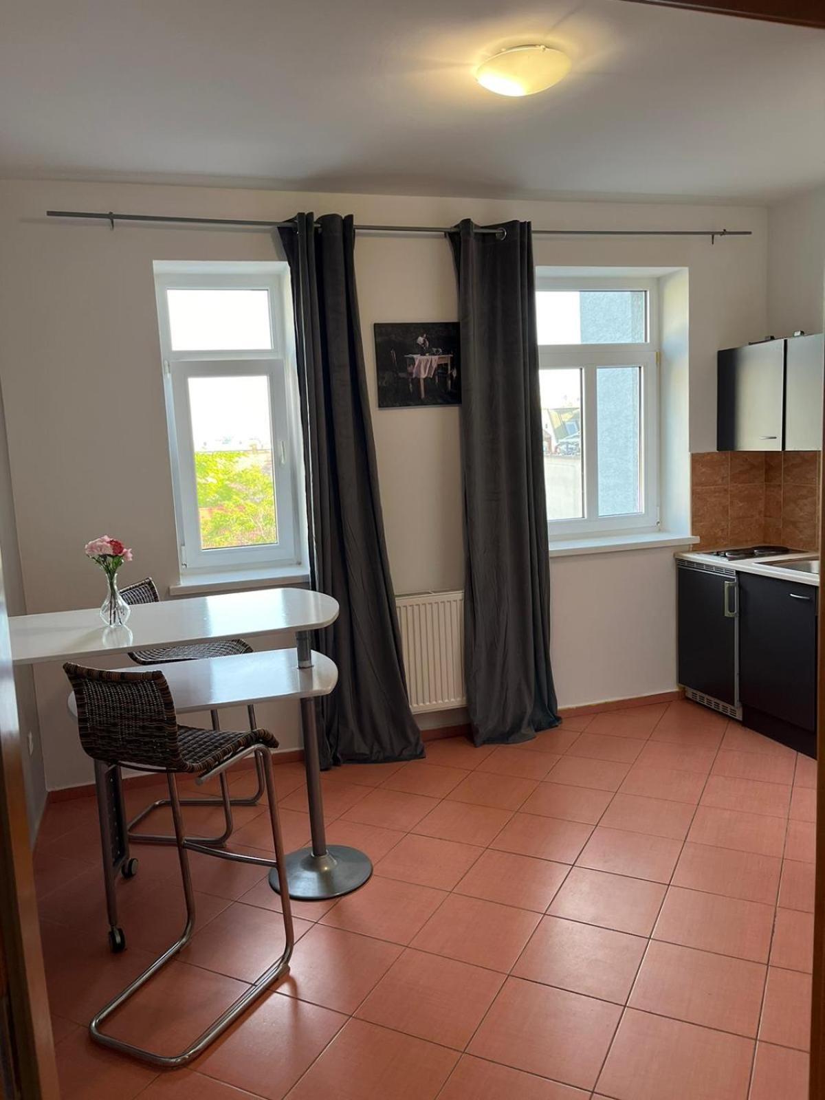 Plaza De Luxe Apartman Pozsony Kültér fotó